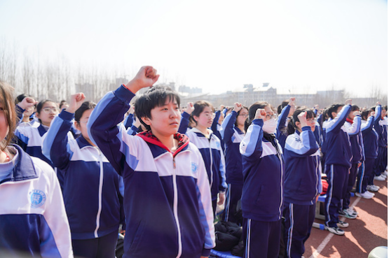 济南市莱芜第一中学61级学生决胜高考百日誓师大会举行