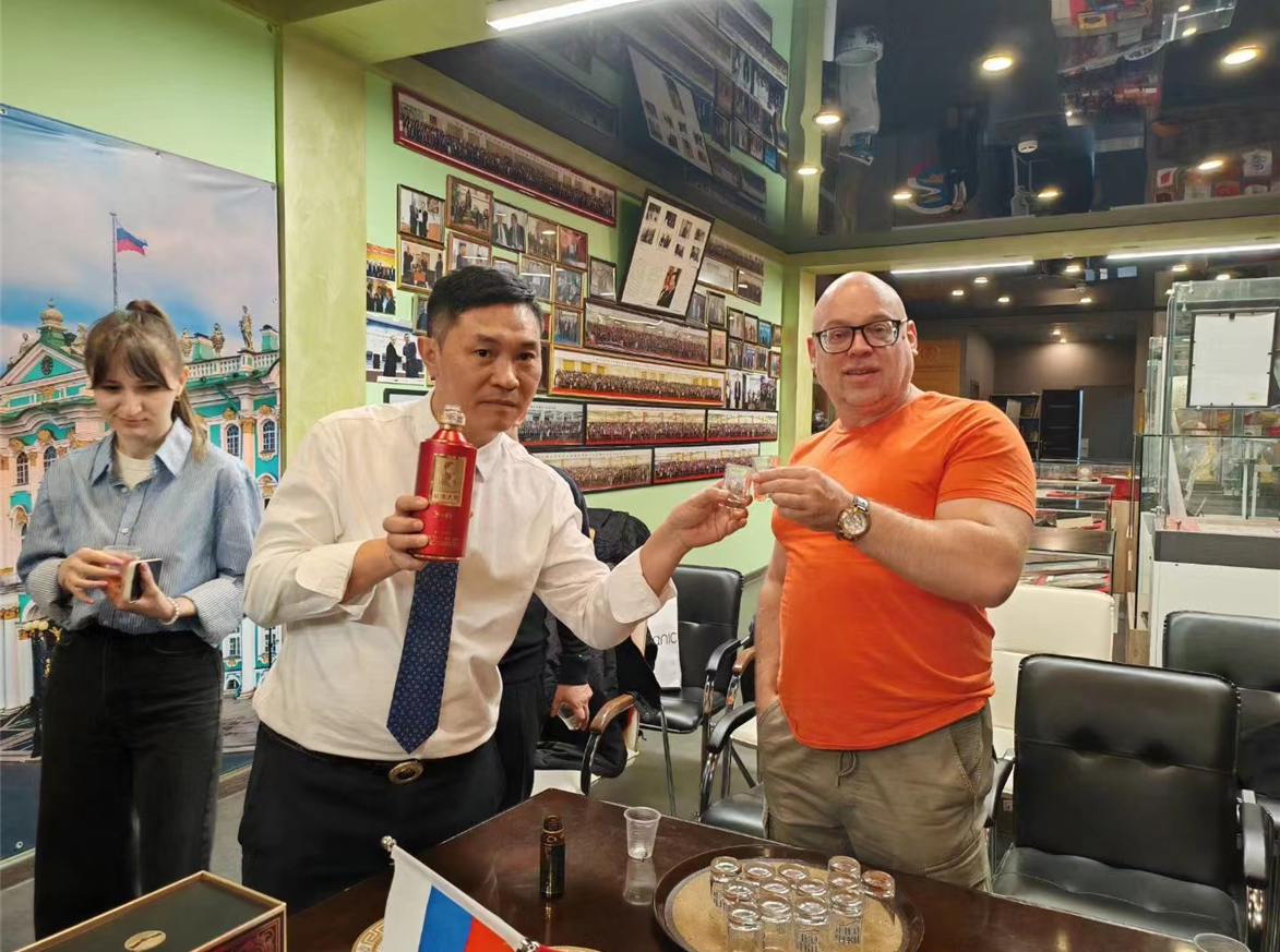 酱酒国际化战略新动向，父传子酒业董事长曹光亮出访俄罗斯